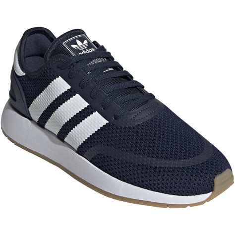 adidasi adidas barbati constanta.